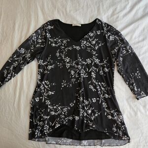 SESE CODE sz L black & white floral 3/4 mesh sleeve tunic blouse flutter hem